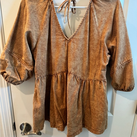 Women’s Entro Denim Blouse - Picture 2 of 3